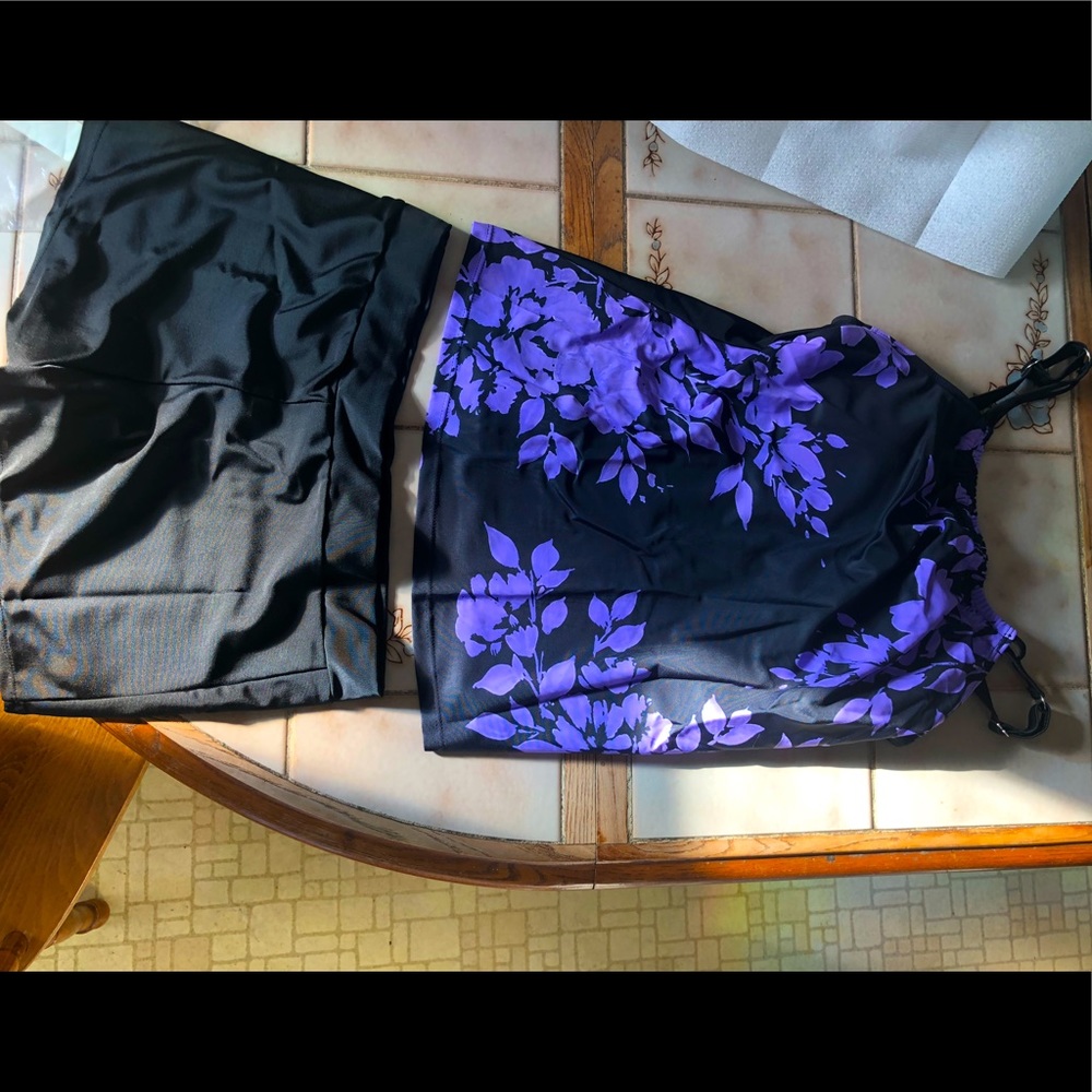 Roswe 2 peice bathing suit never worn Large